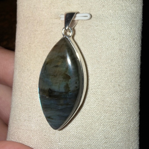 Labradorite pendant - Picture 4 of 6
